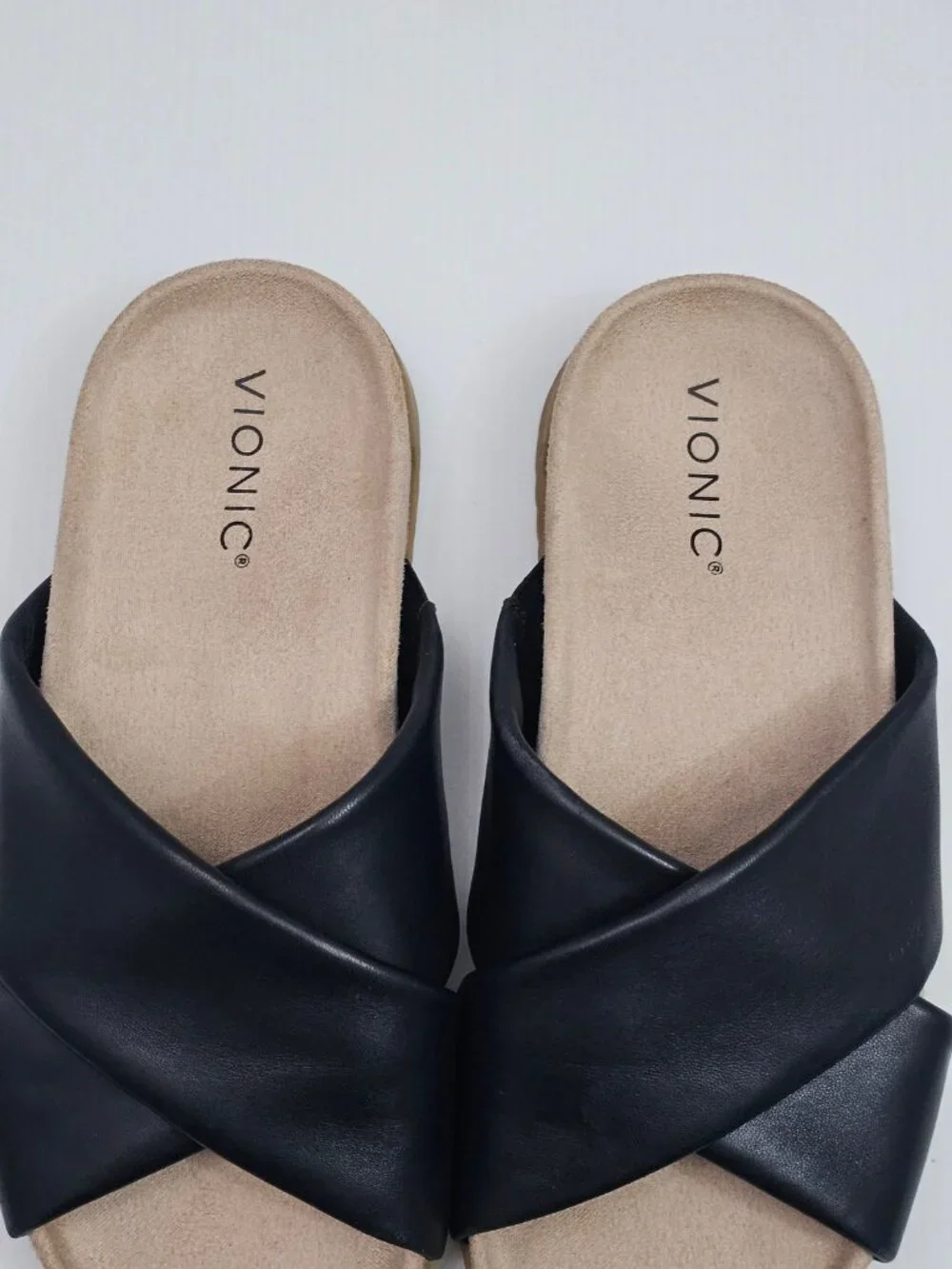 Vionic Black Cross‑Strap Comfort Slide